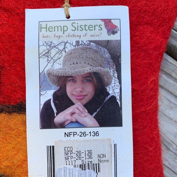 Hemp Sisters wool purse. NWT - Picture 10 of 14